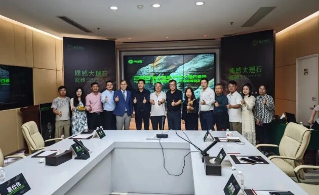 理石瓷砖全新升级 潭洲展震撼亮相!开元棋牌狮王陶瓷 云脉石-质感大(图4) 理石瓷砖全新升级 潭洲展震撼亮相!开元棋牌狮王陶瓷 云脉石-质感大(图4)